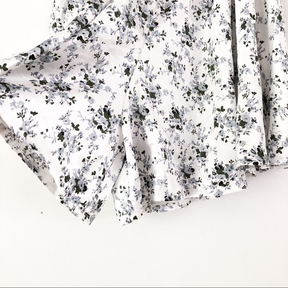 PRETTYLITTLETHING Floral Short - Picture 5 of 9